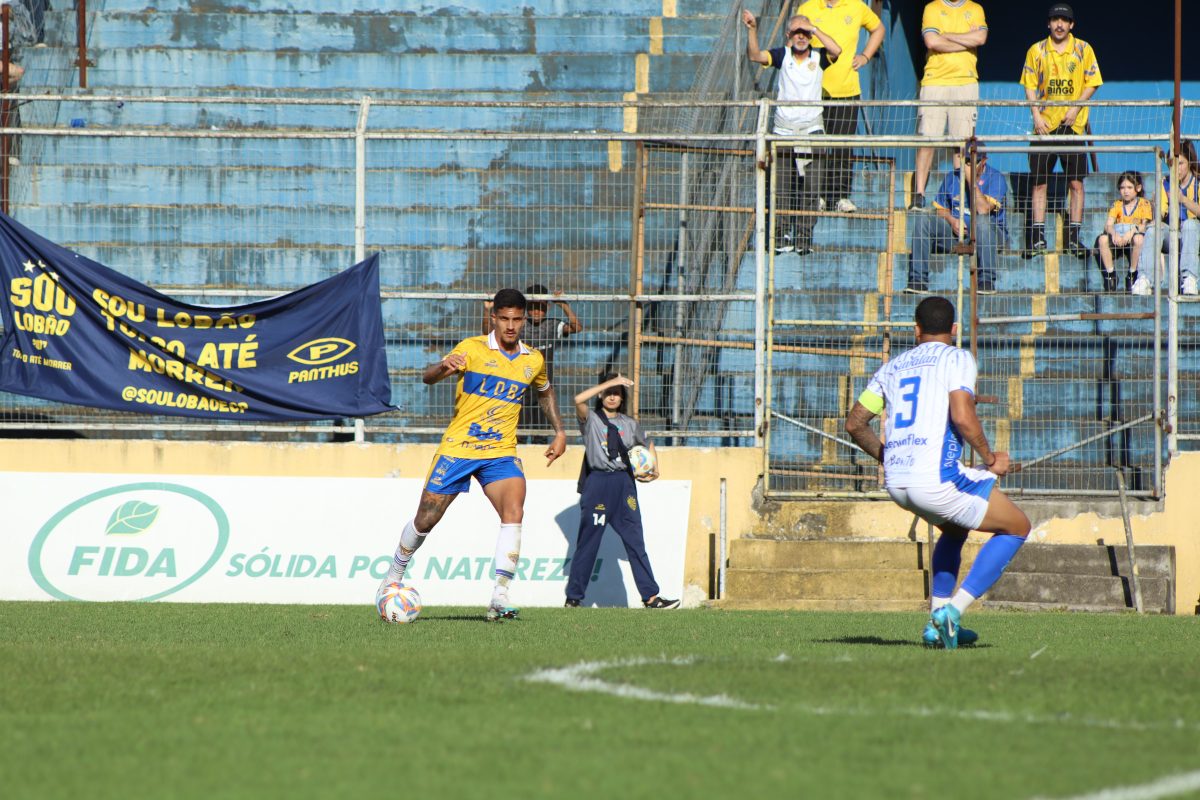 Apesar da liderança, Telles e jogadores cobram evolução