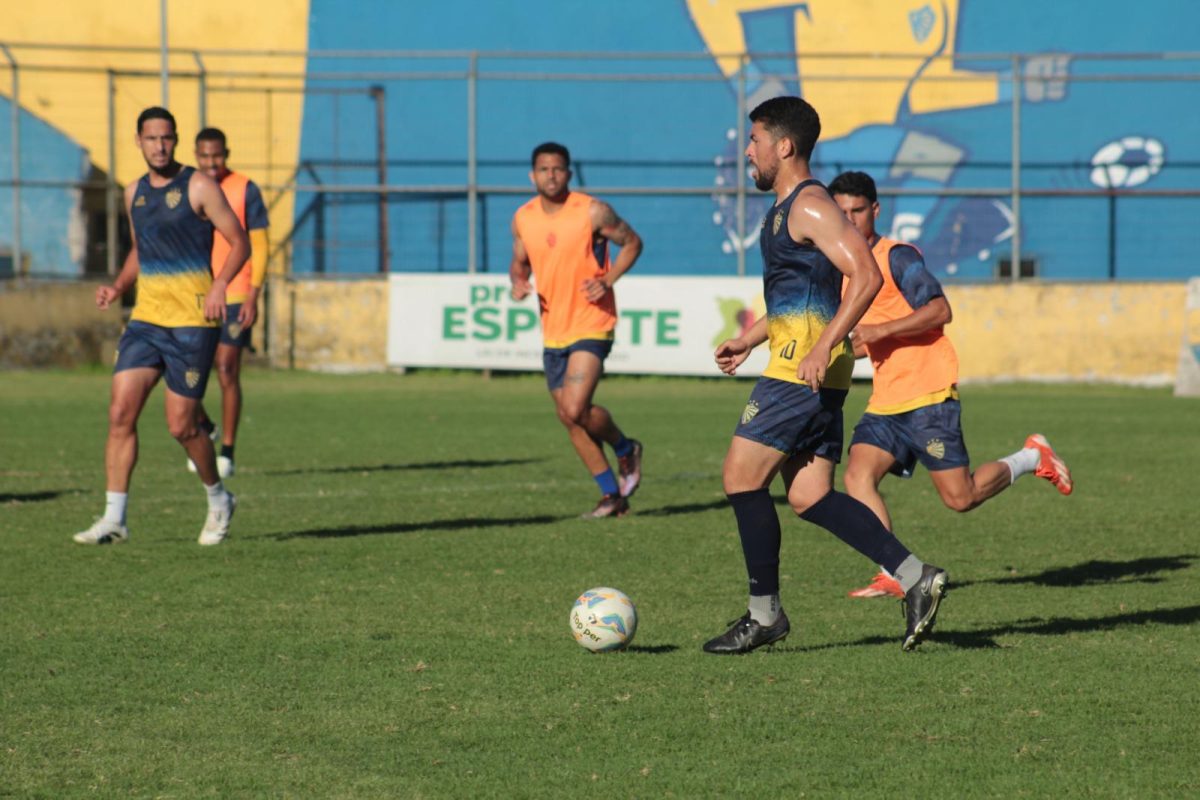 Vitor Oliveira deve ganhar nova chance no time titular do Pelotas