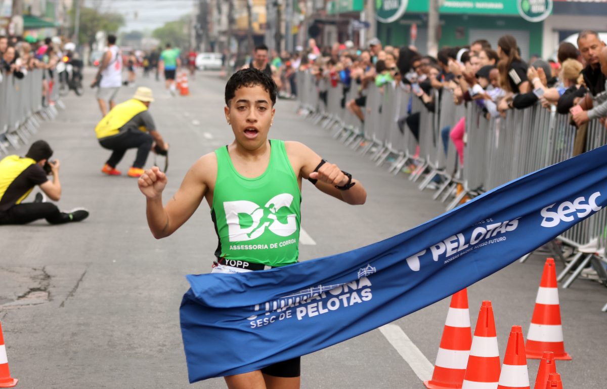 Campeã dos 21 quilômetros, Vitória Oliveira iniciou em 2024 na corrida de rua