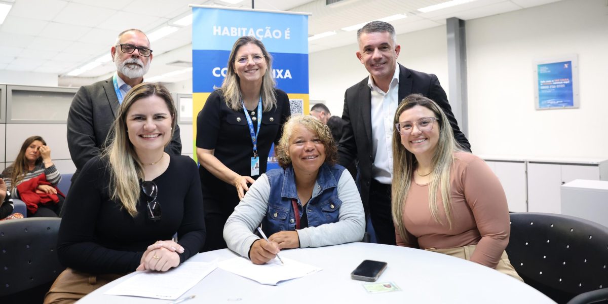 Governo federal entrega novas moradias para famílias atingidas pelas enchentes