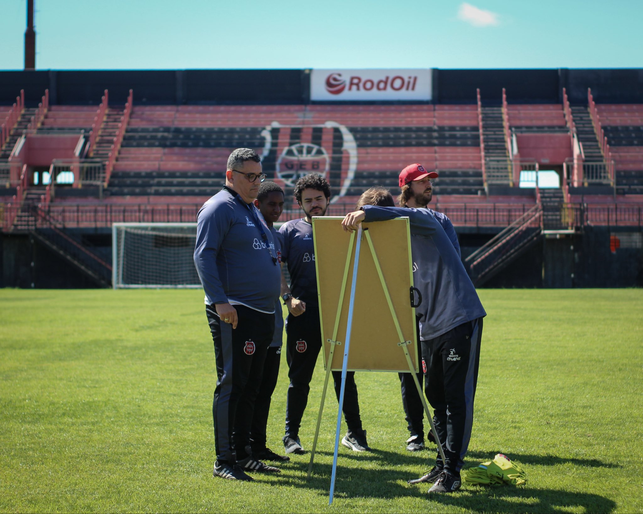 Na estreia de Gilson Maciel, Brasil enfrenta o Aimoré