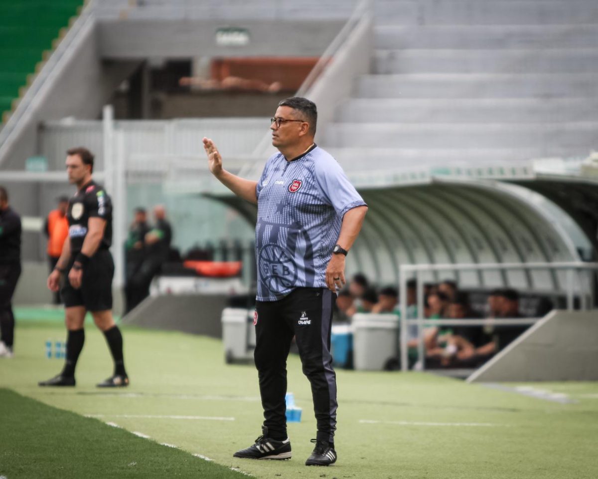 Gilson Maciel exalta vitória, mas aponta preocupação com novo gol sofrido em bola parada