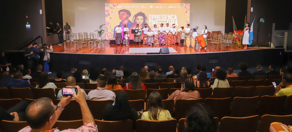 Presença Negra inicia com homenagens e prevê 50 palestras até sexta-feira