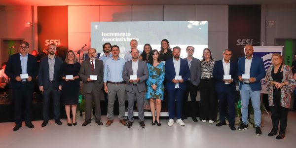 Noite de homenagens do Sinduscon destaca trabalho do Grupo A Hora na região