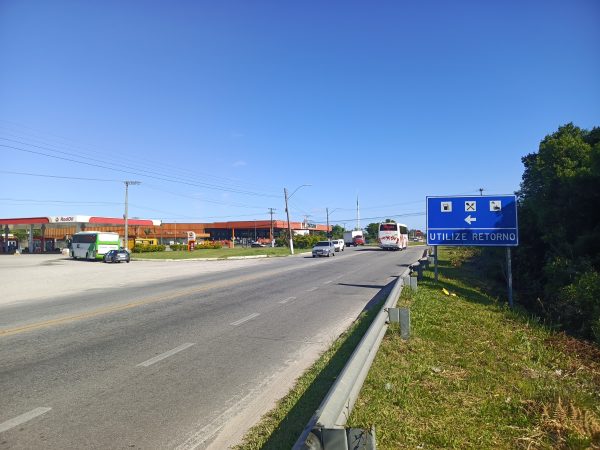 Motociclista morre em colisão com caminhão-guincho na João Goulart