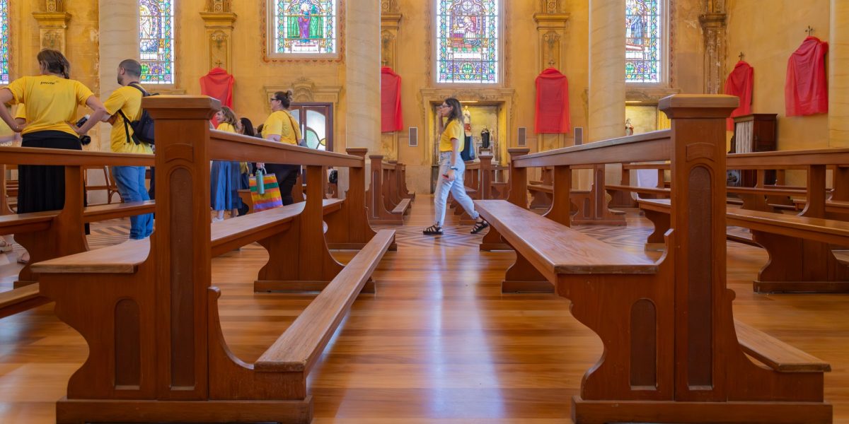 Campanha busca recursos para restaurar os bancos da Catedral