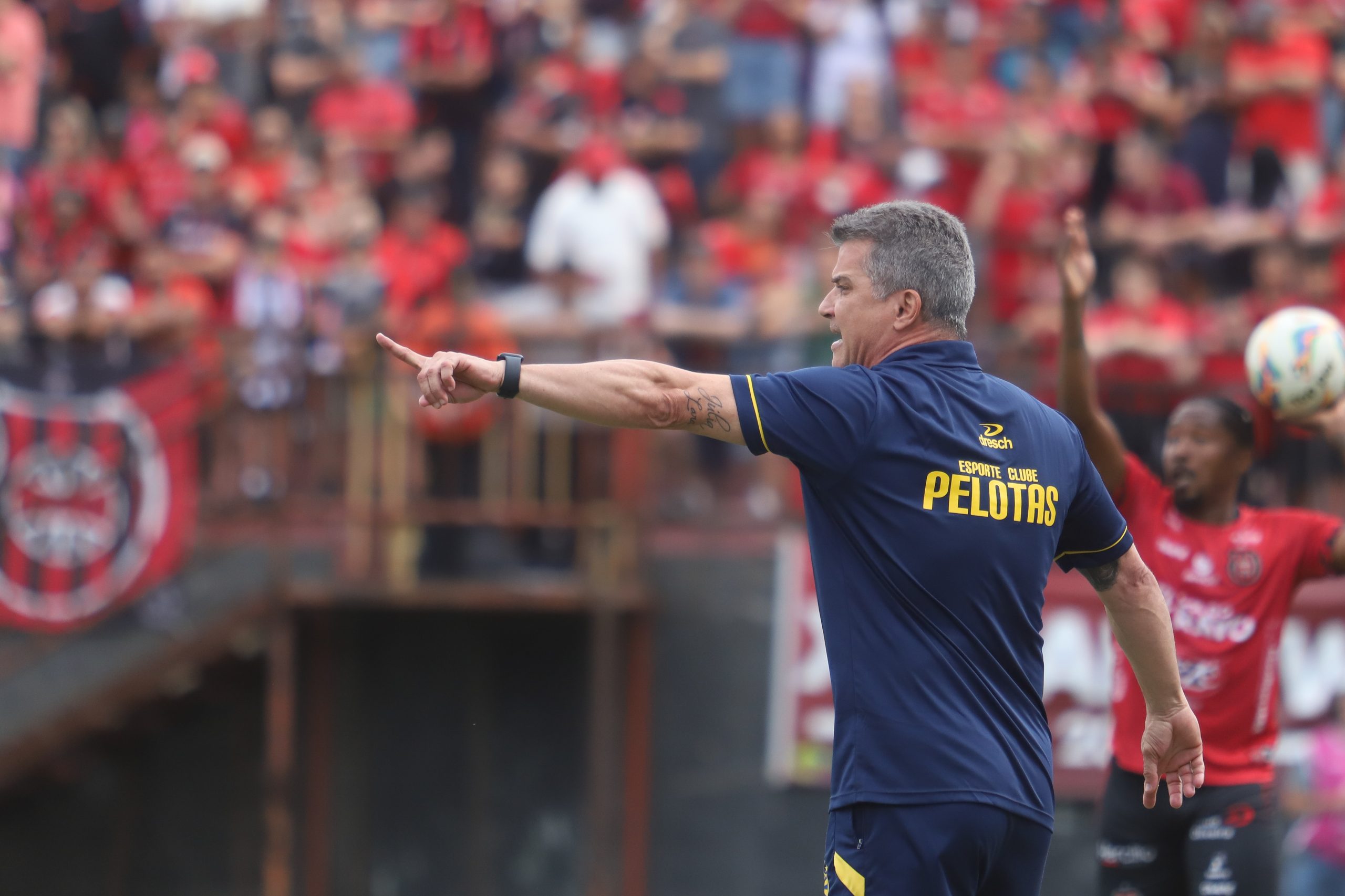 Telles considera Pelotas preparado para semifinal e cita preocupação com tempo sem jogos