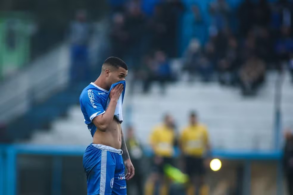 Brasil contrata atacante para reta final do ano