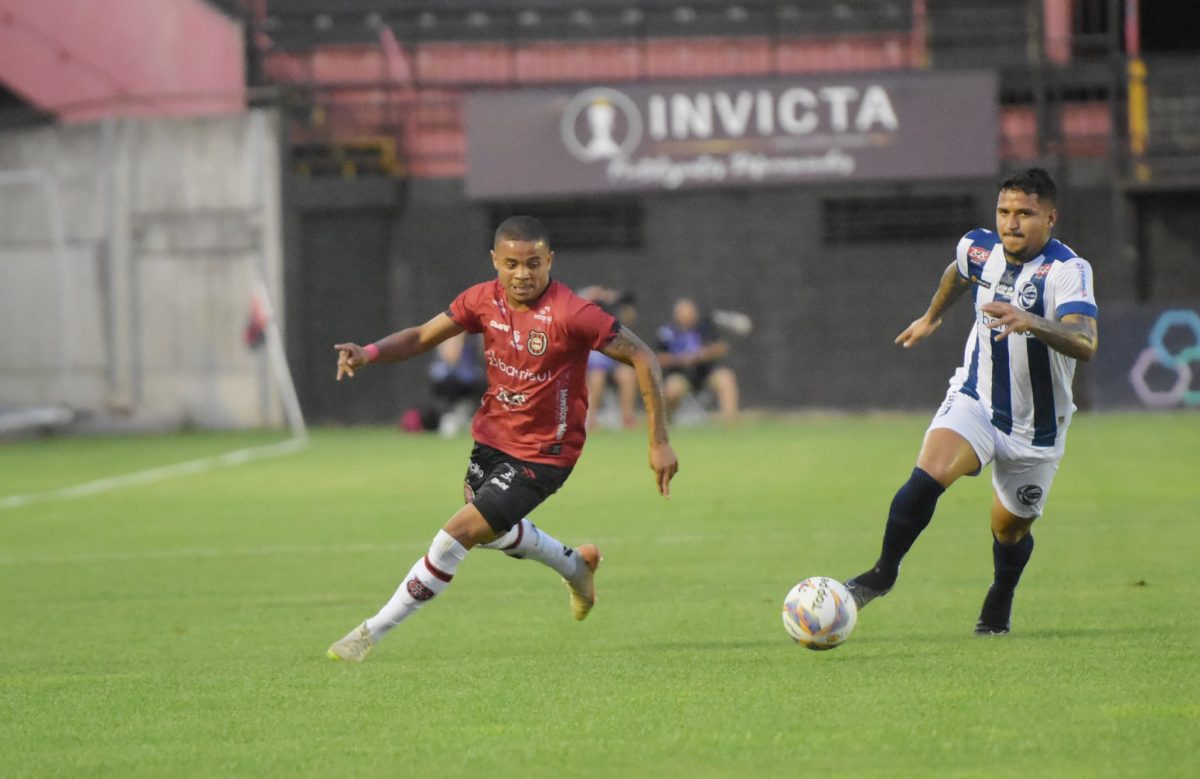 Ex-Brasil reforça o São Paulo para mata-mata do acesso