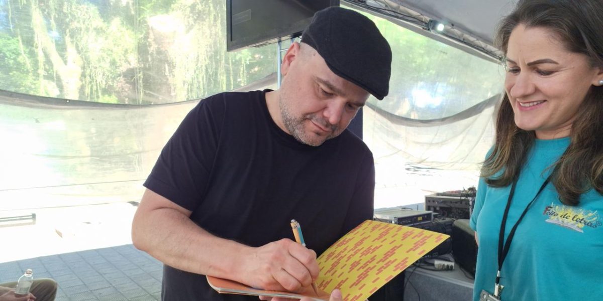 Feira do Livro recebe escritor que homenageia cidades gaúchas