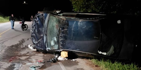 Homem fica ferido após capotamento na ERS-737 na madrugada deste domingo