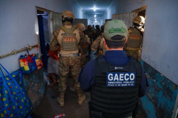 Gaeco/MP cumpre 22 mandados de prisão após facção movimentar mais de R$ 107 milhões