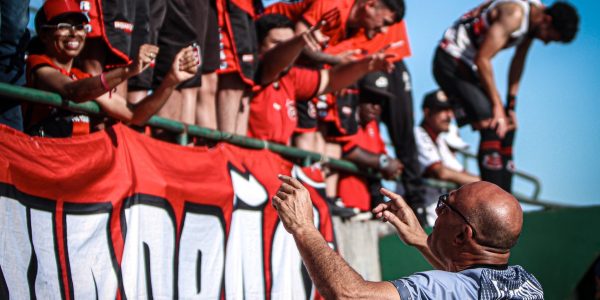 Presença de ídolos no vestiário conduz Brasil em disputa por título