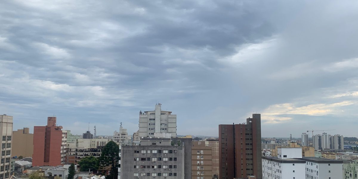 Frente fria causa temporais no RS nesta segunda-feira