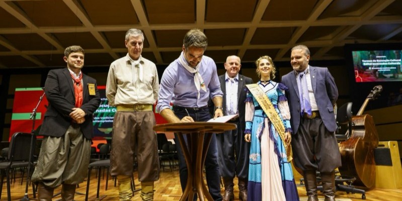 Governador Eduardo Leite anuncia novos investimentos no tradicionalismo gaúcho