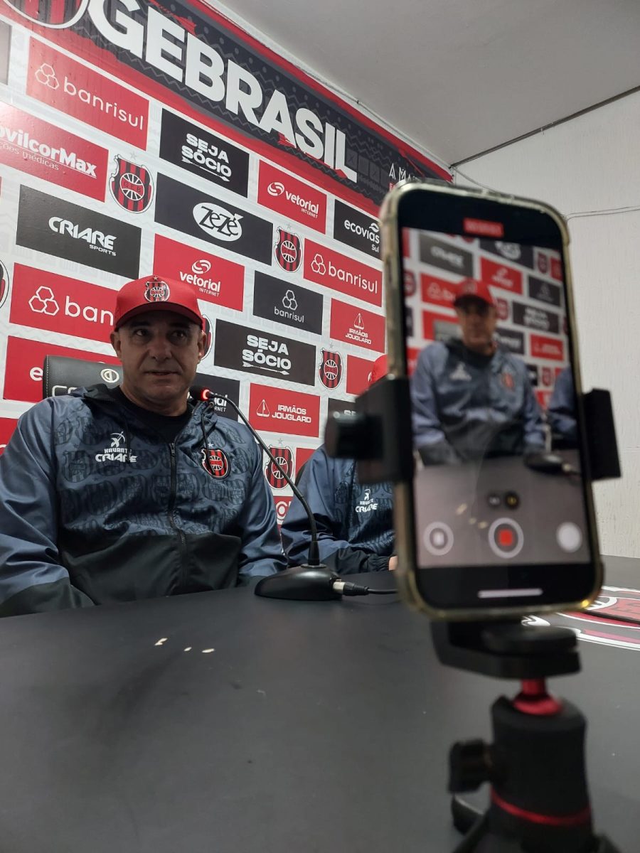 Brasil comunica permanência de Hélio Vieira