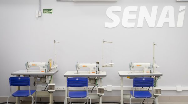 Laboratório de vestuário com formação gratuita em costura é inaugurado