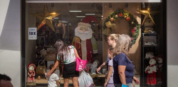 Primeiro final de semana de horário estendido movimenta comércio pelotense