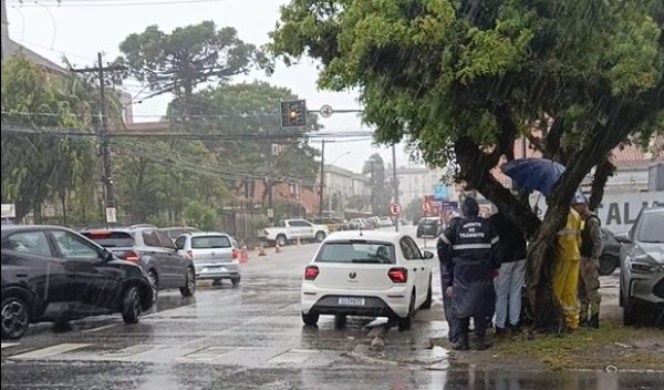 Falha em sinaleiras causa ao menos quatro acidentes em Pelotas