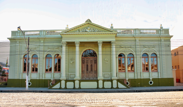 Escola de Agronomia e Veterinária  de Pelotas forma quatro alunos