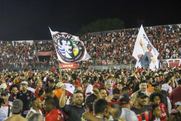 FGF lamenta invasão no campo, e treinador do Aimoré critica: “Uma vergonha”