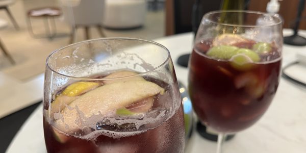 Entradas leves e bebidas refrescantes são tendência no verão