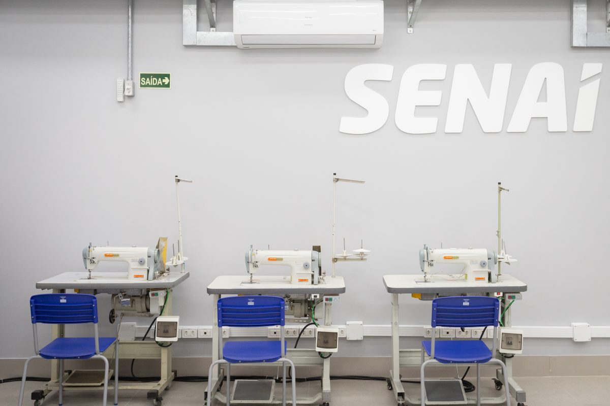 Laboratório de vestuário com formação gratuita em costura é inaugurado