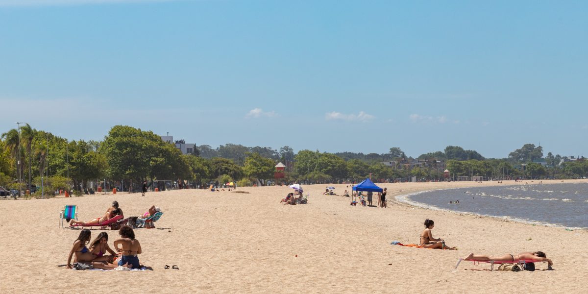 Previsão de altas temperaturas deve movimentar praias da região na virada