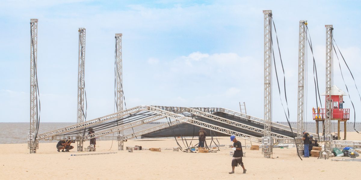 Palco do Réveillon do Laranjal deverá ficar pronto até terça-feira