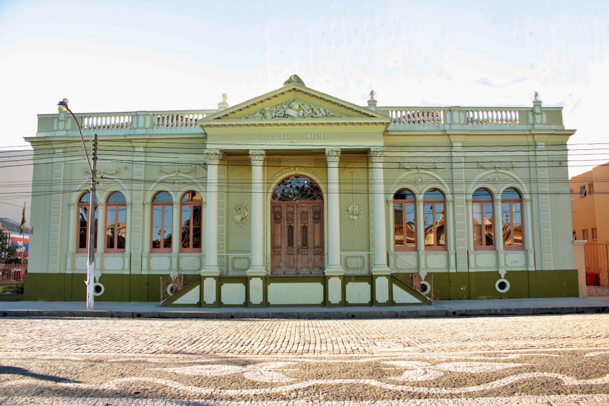 Escola de Agronomia e Veterinária  de Pelotas forma quatro alunos