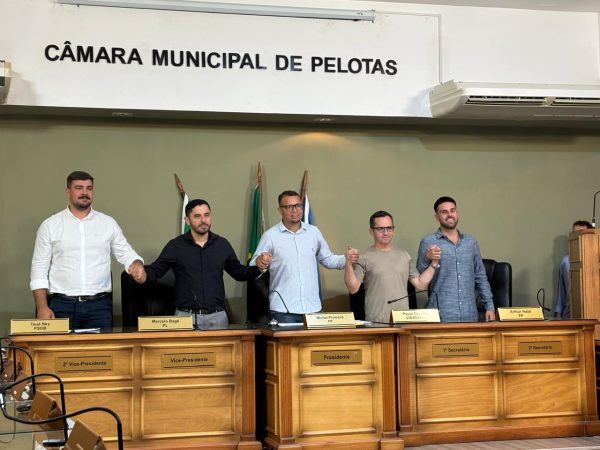 Câmara de Vereadores de Pelotas empossa nova Mesa Diretora para 2026