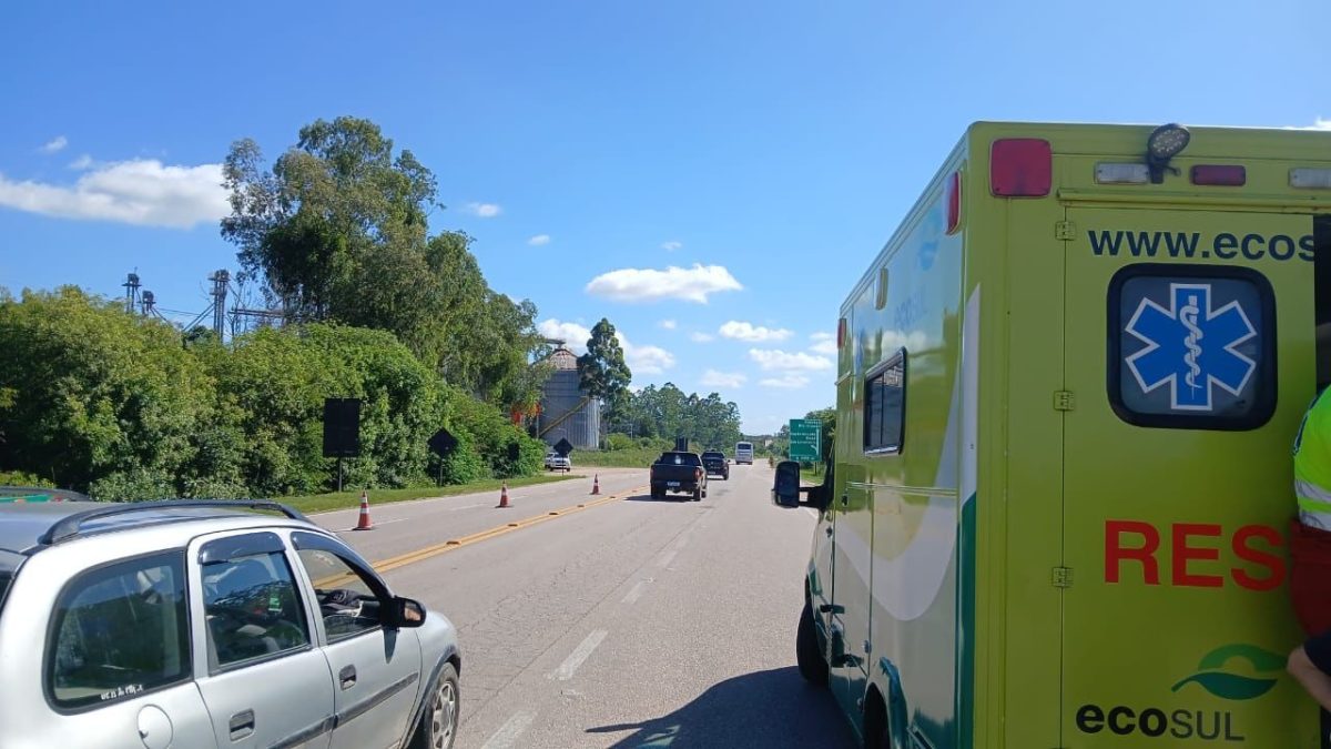 Colisão entre caminhão e carro deixa dois feridos na BR-116, em Capão do Leão