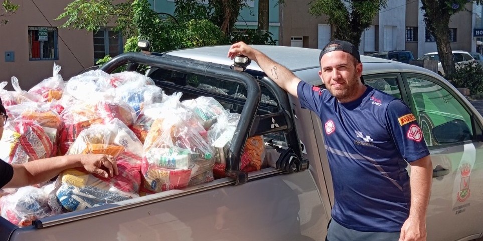“Ver a alegria de uma criança abrindo um presente, saber que é talvez o único que ela terá no ano… isso toca demais”