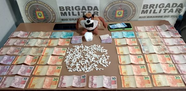 Duas pessoas são presas por tráfico de drogas em Pelotas