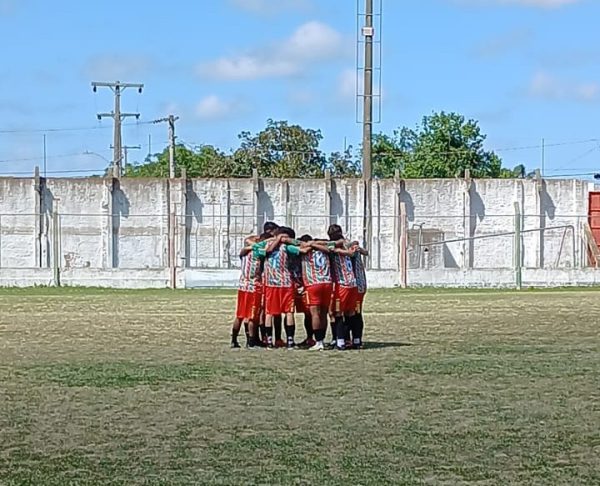 De olho em possível retomada do profissional, Farroupilha participa de torneio de base em Rio Grande