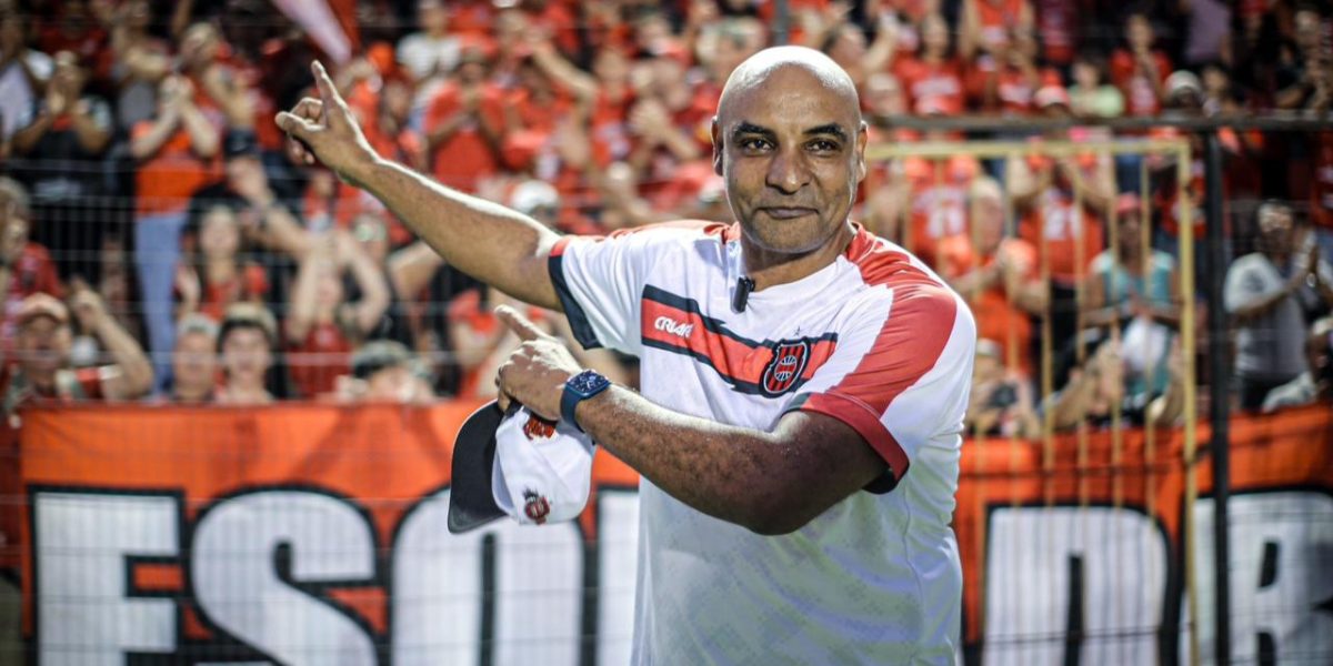 Emerson promete investimento com pé no chão no Brasil