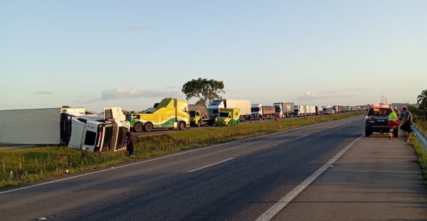 Acidente causa lentidão na BR-116, em Pelotas