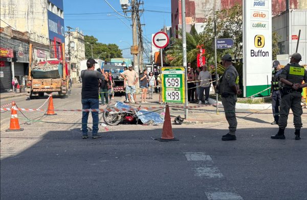Motociclista morre após colisão com ônibus no Centro de Pelotas