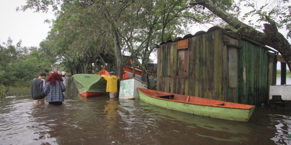 Enchentes de 2024 tiveram impacto profundo na saúde mental, indica estudo