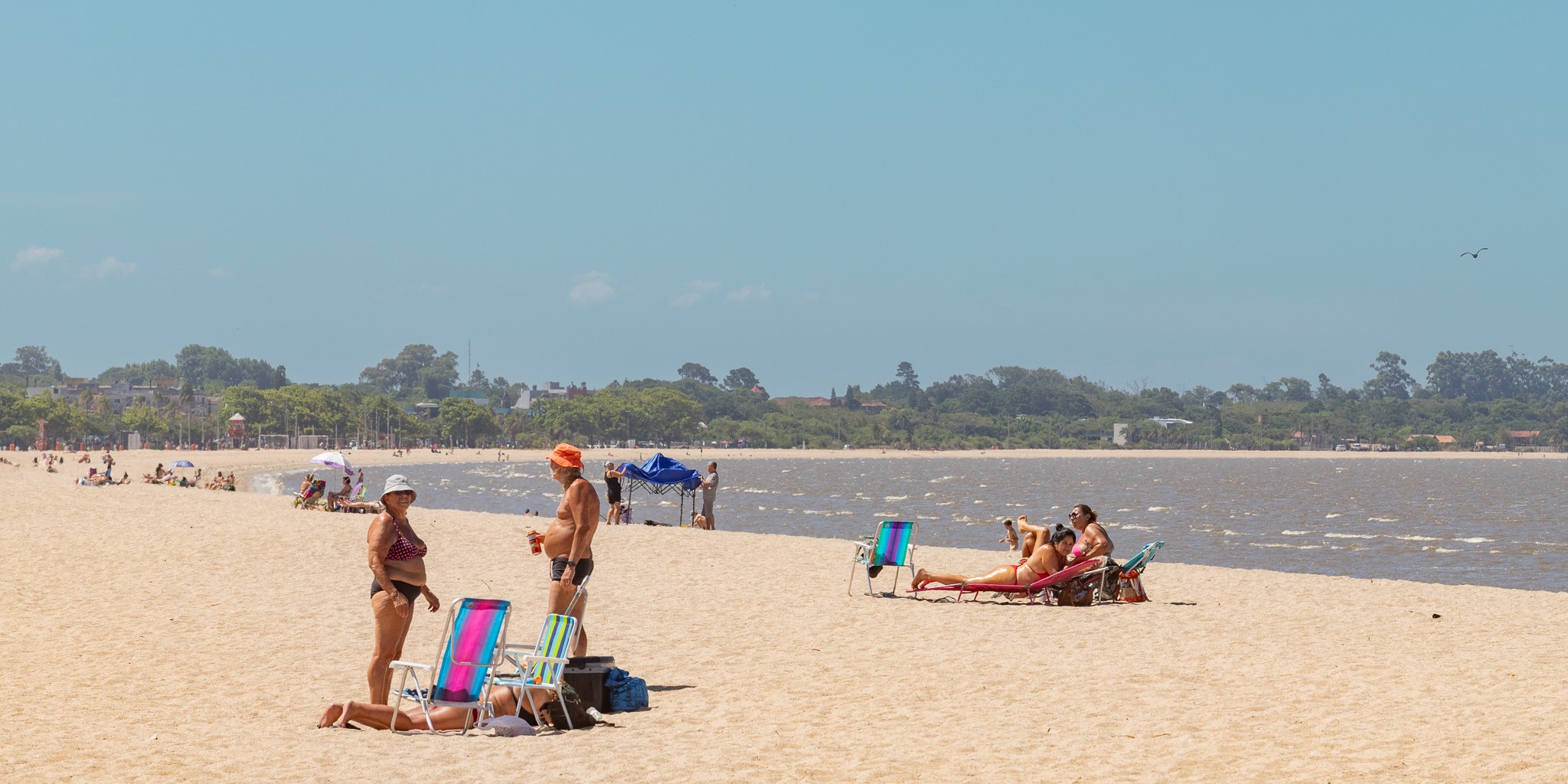 Praia do Laranjal está com todos os pontos próprios para banho