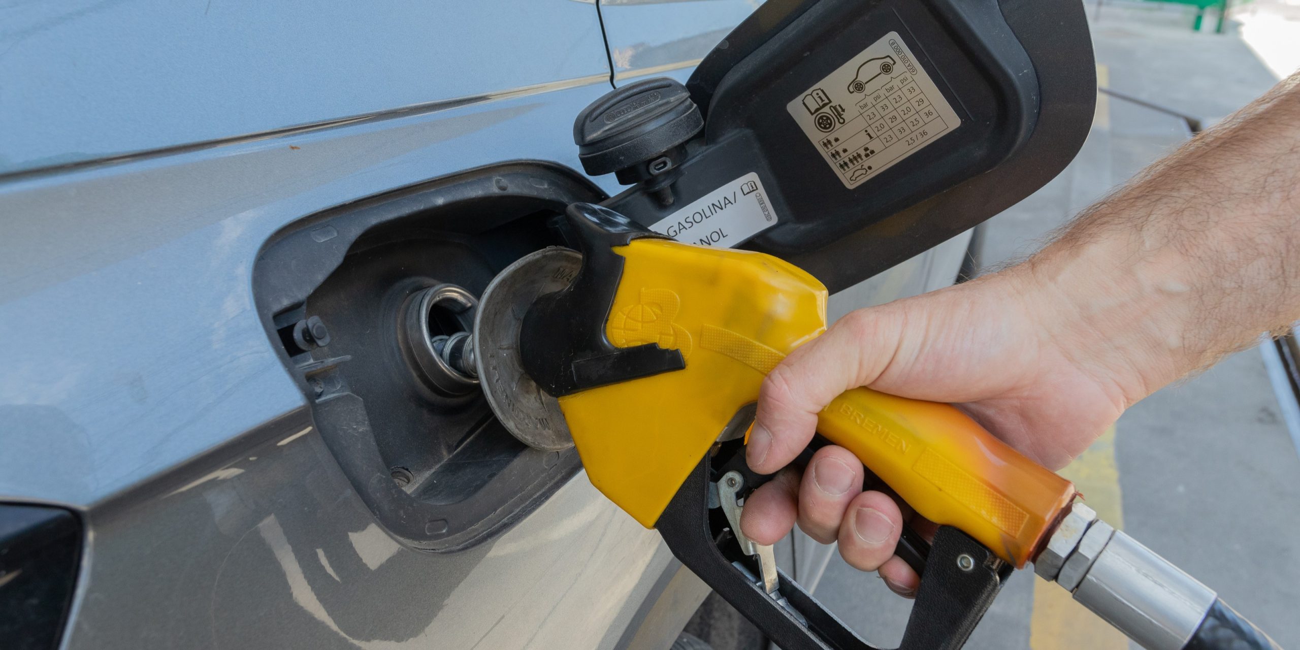 Redução no valor da gasolina ainda não chegou às bombas em Pelotas