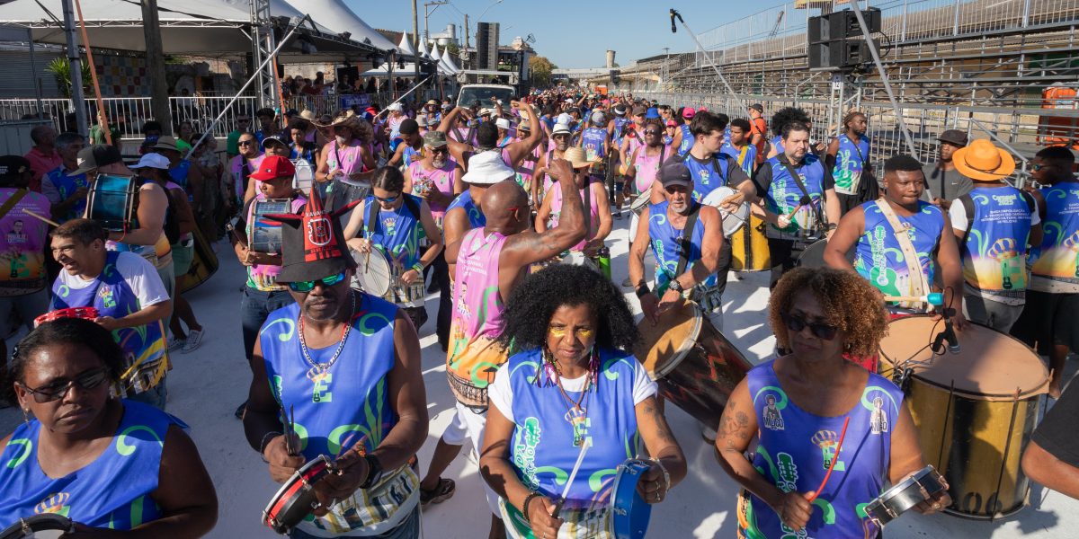 Acesso à passarela de samba será com um quilo de alimento não perecível