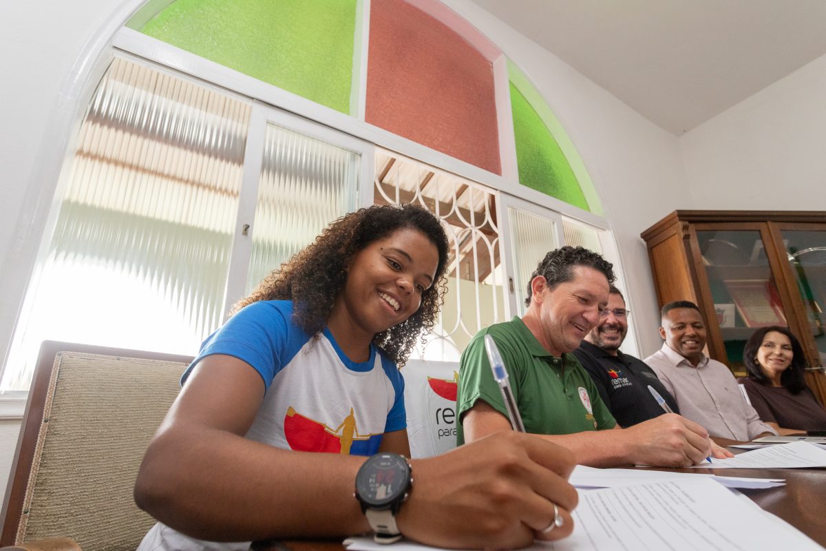 Evelen Cardoso oficializa retorno como atleta do Remar para o Futuro