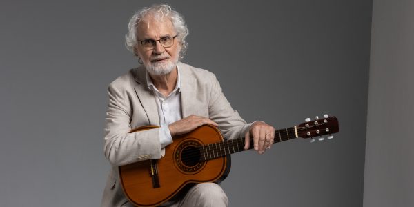 Renato Teixeira é a grande atração da noite de sábado