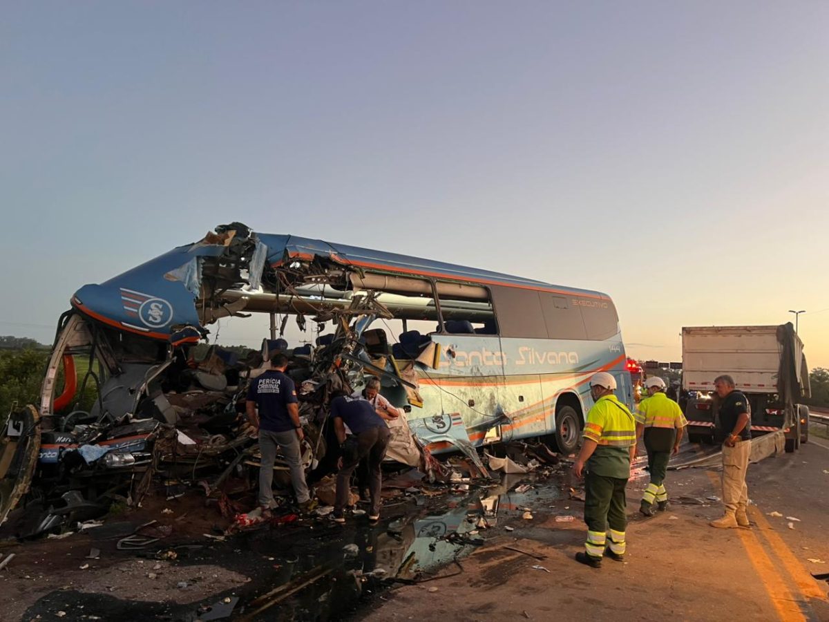 Confira a lista das vítimas do acidente que matou 11 pessoas na BR-116
