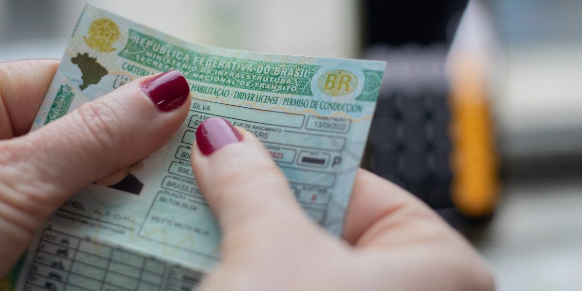 Novas regras da CNH entram em vigor no RS em modelo híbrido