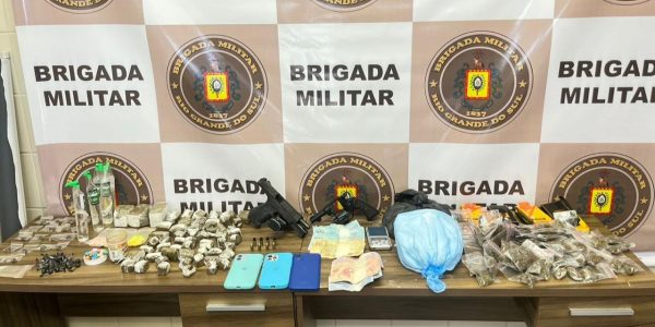 Brigada Militar apreende grande quantidade de drogas e armas após denúncia anônima em Rio Grande
