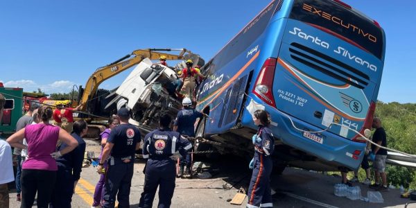 Número de mortos em tragédia na BR-116 sobe para 11