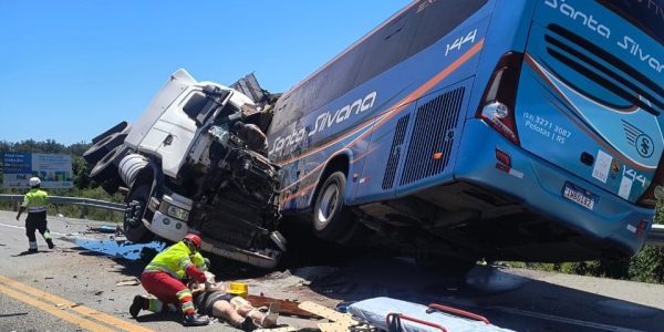 Ecovias confirma veículos envolvidos em acidente com ônibus em São Lourenço do Sul