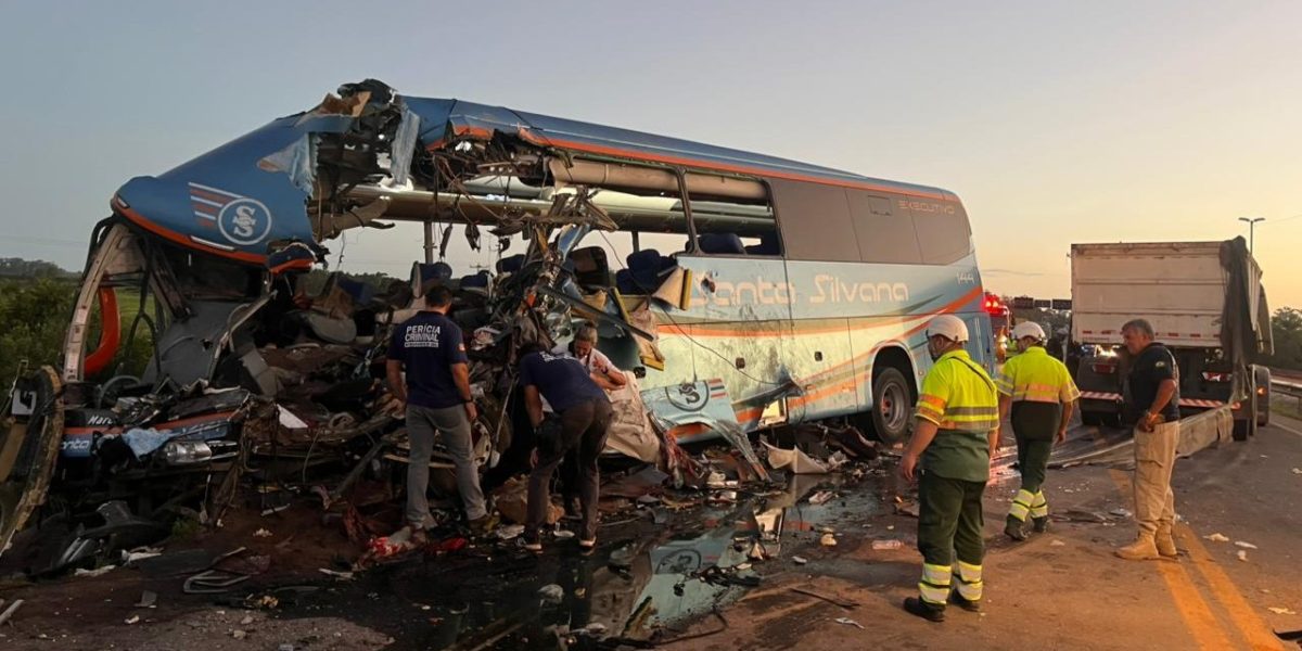 Número de mortos em tragédia na BR-116 sobe para 11